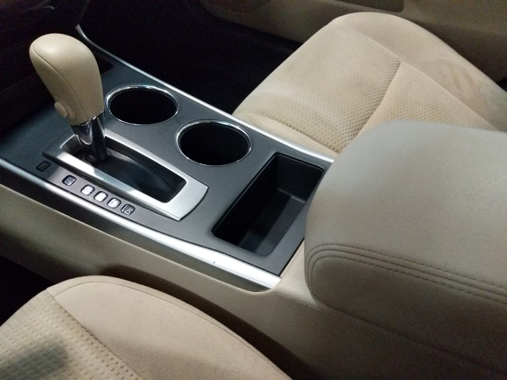 2015 Nissan Altima - Center Console/Cup Holders