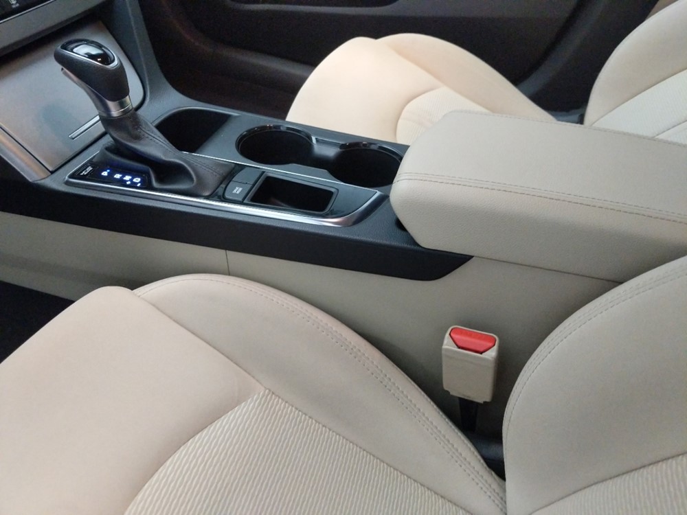 2017 Hyundai Sonata - Center Console/Cup Holders