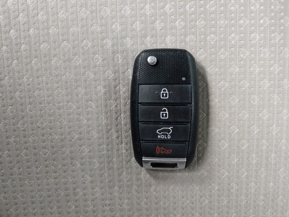 2016 Kia Sedona - Keys