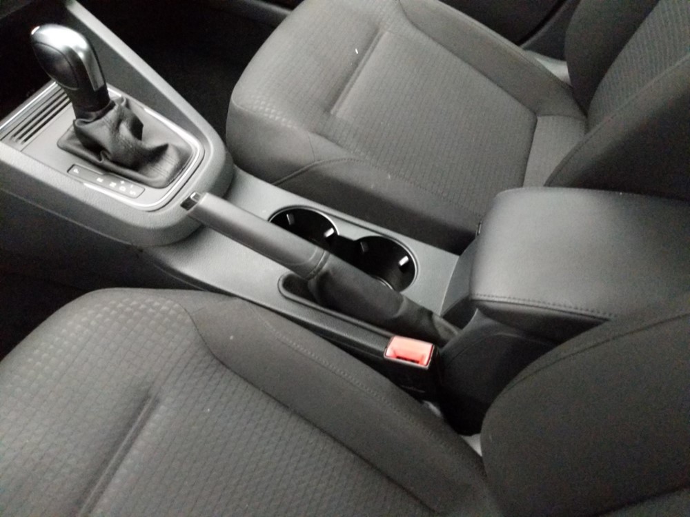 2015 Volkswagen Jetta - Center Console/Cup Holders