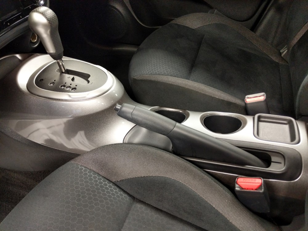 2012 Nissan JUKE - Center Console/Cup Holders