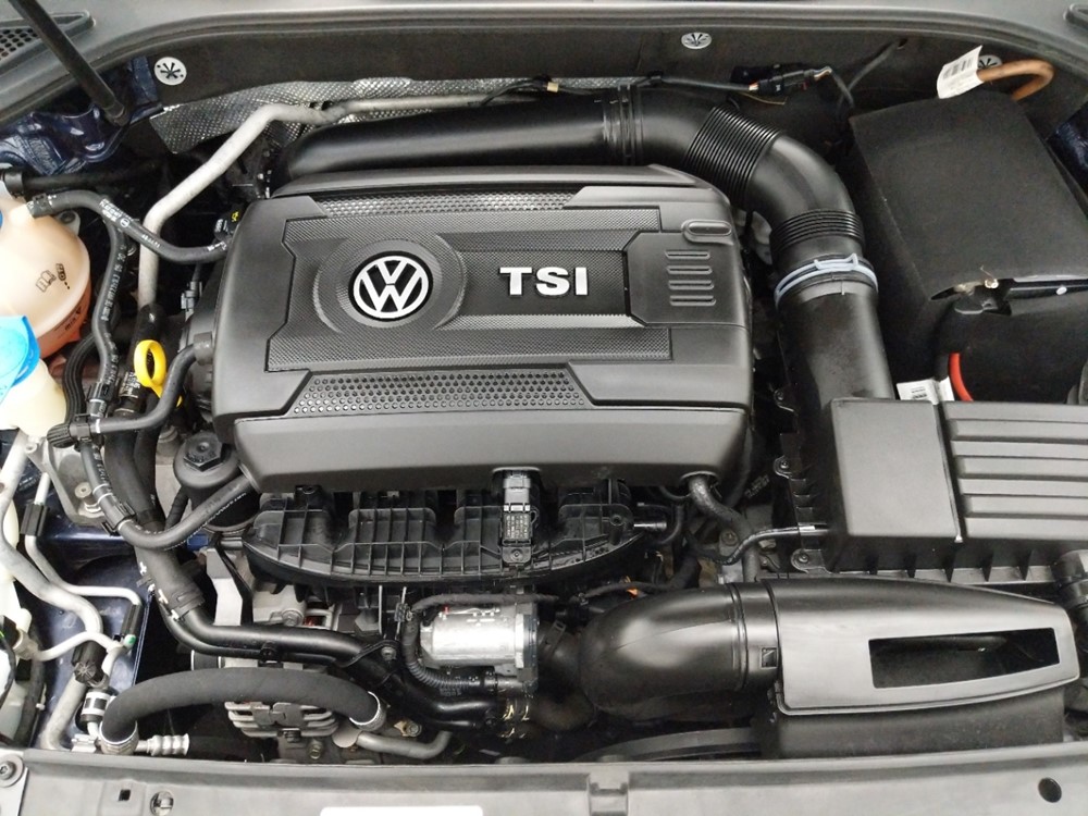 2015 Volkswagen Passat - Engine