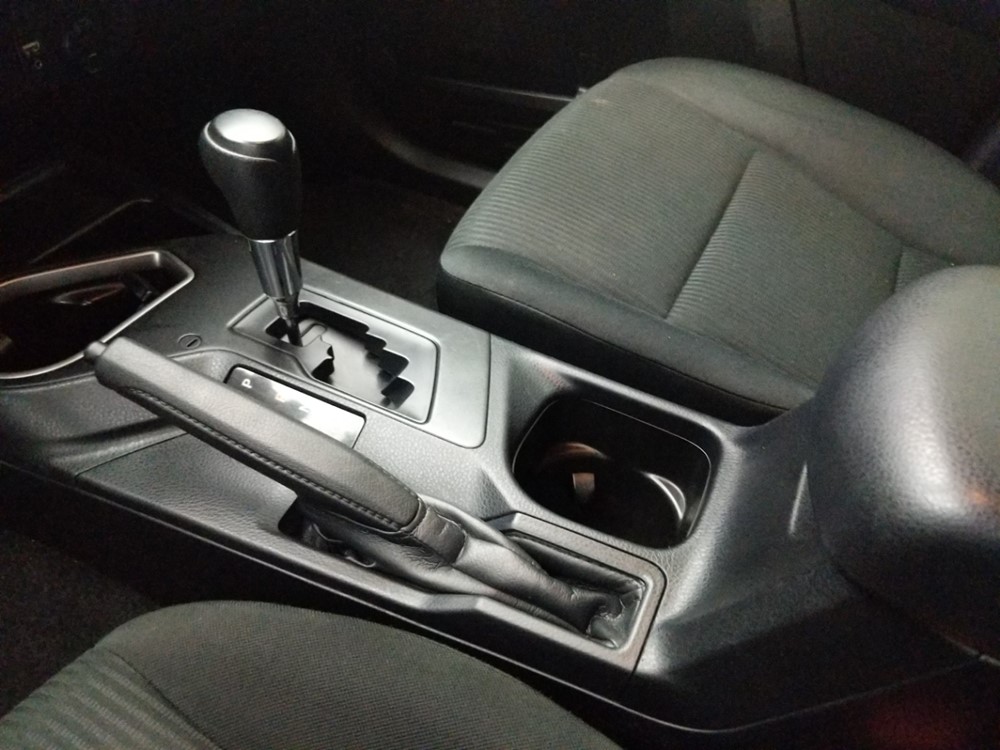 2018 Toyota RAV4 - Center Console/Cup Holders
