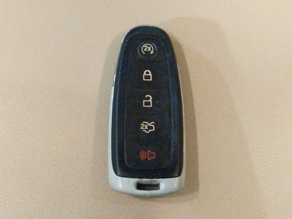 2014 Ford Taurus - Keys