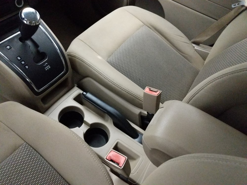 2010 Jeep Compass - Center Console/Cup Holders