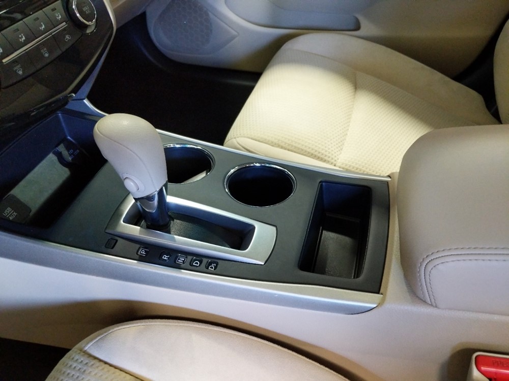2015 Nissan Altima - Center Console/Cup Holders