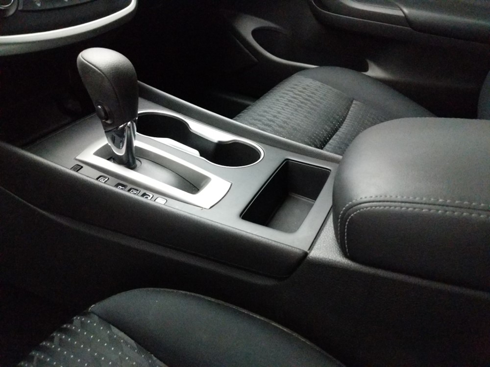 2016 Nissan Altima - Center Console/Cup Holders