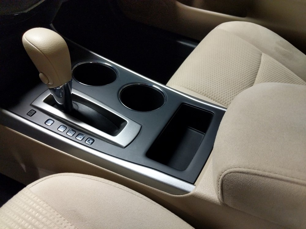 2015 Nissan Altima - Center Console/Cup Holders