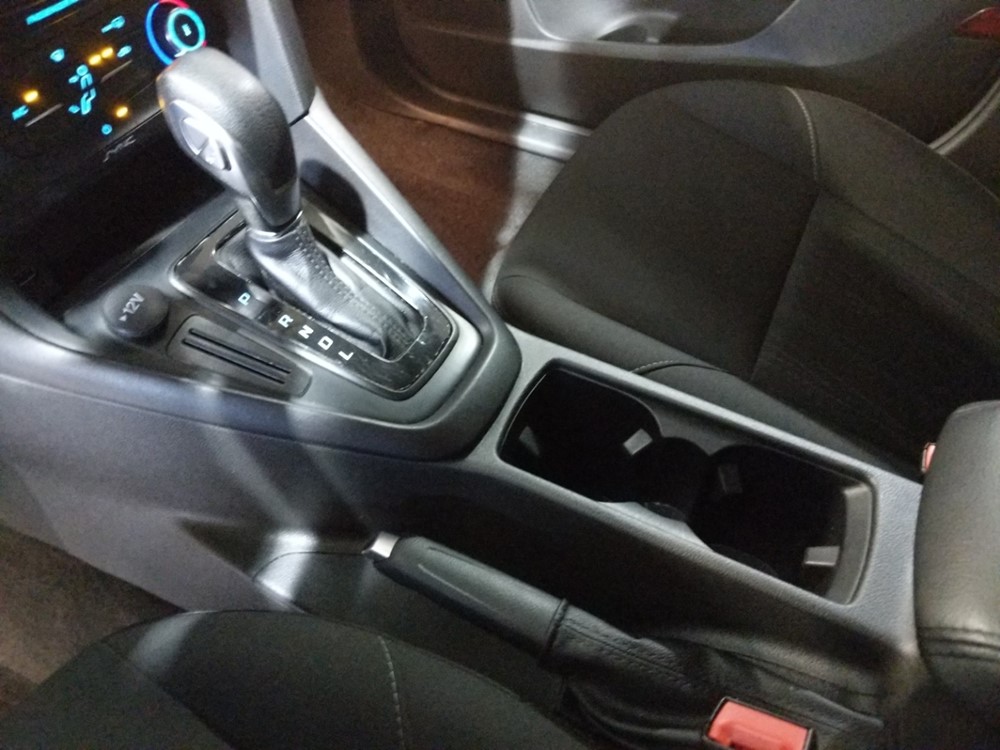 2018 Ford Focus - Center Console/Cup Holders