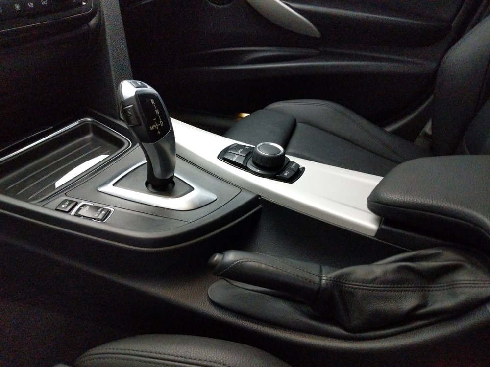 2013 BMW 320i - Center Console/Cup Holders