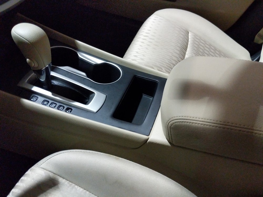 2016 Nissan Altima - Center Console/Cup Holders