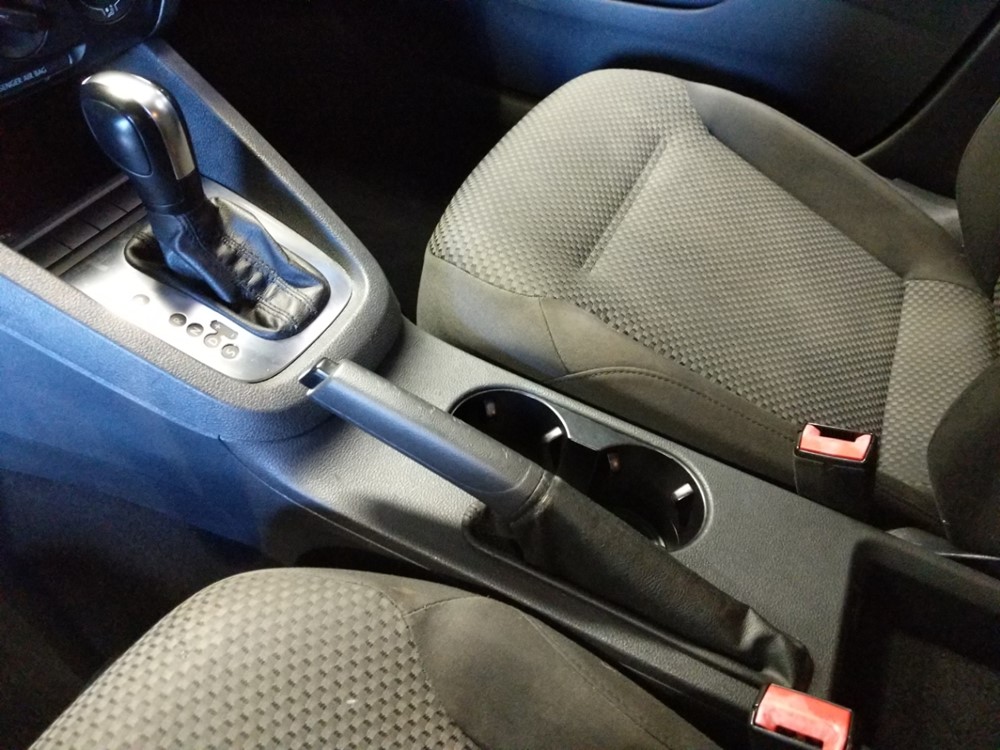 2012 Volkswagen Jetta - Center Console/Cup Holders