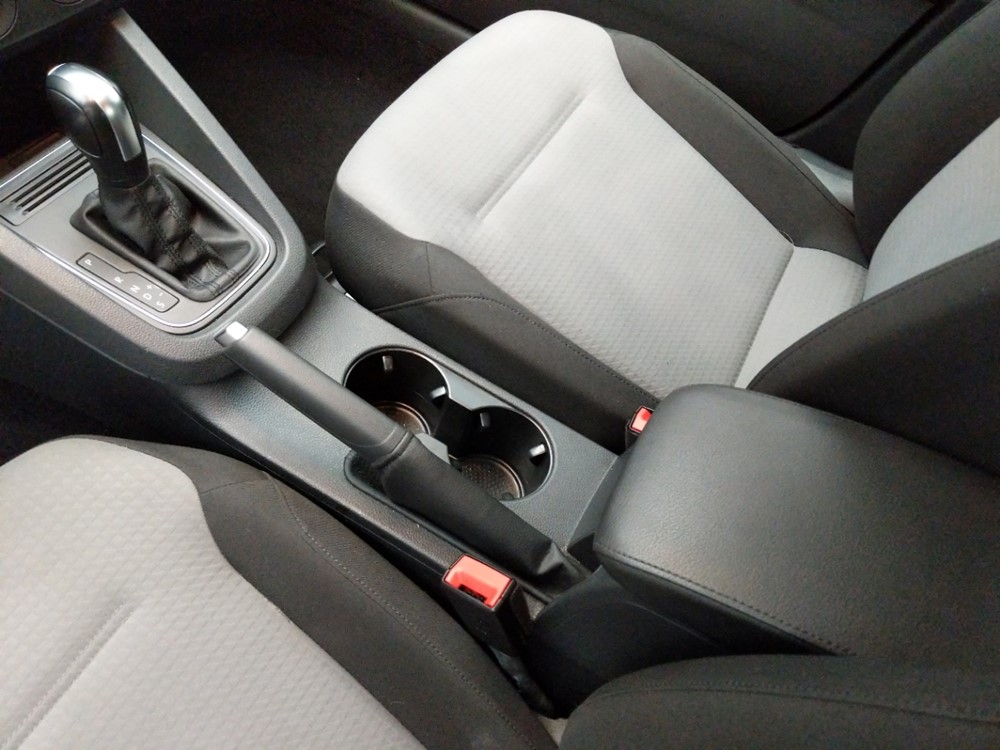 2018 Volkswagen Jetta - Center Console/Cup Holders