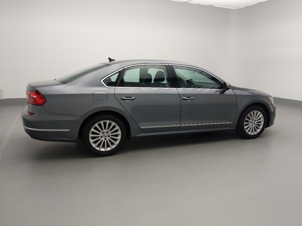 2016 Volkswagen Passat - Passenger Rear Side