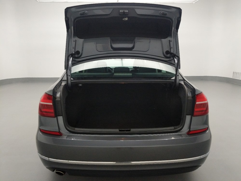 2016 Volkswagen Passat - Trunk