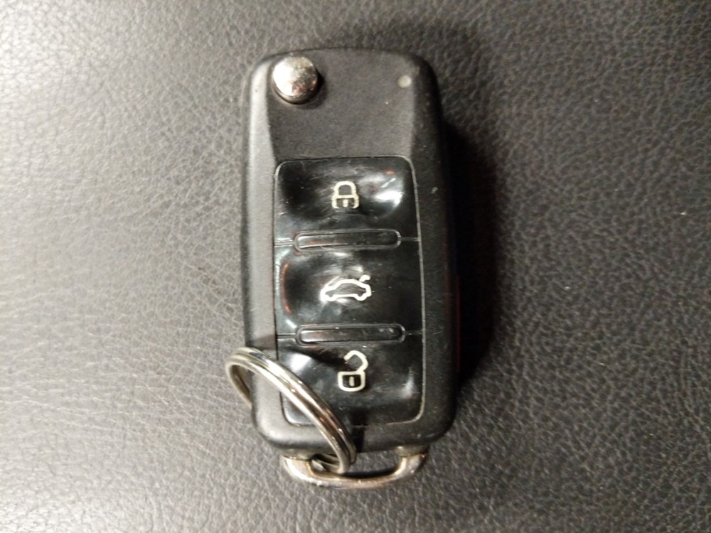 2016 Volkswagen Passat - Keys