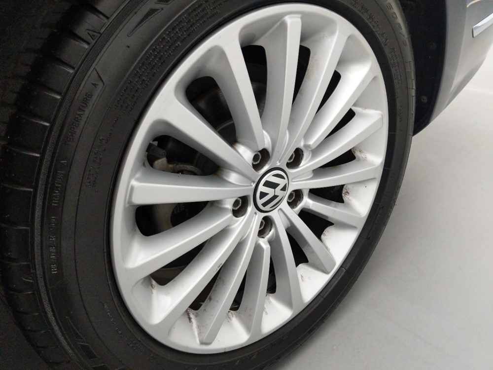 2016 Volkswagen Passat - Wheel