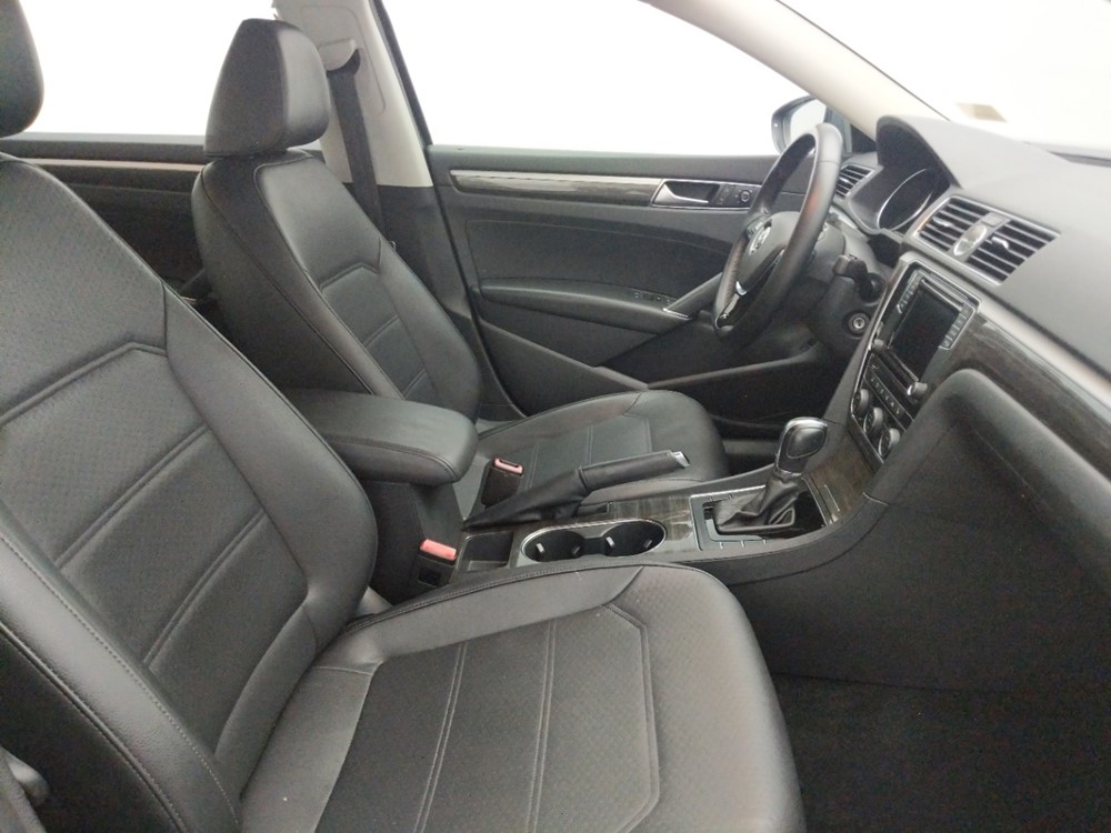 2016 Volkswagen Passat - Passenger Front Seat