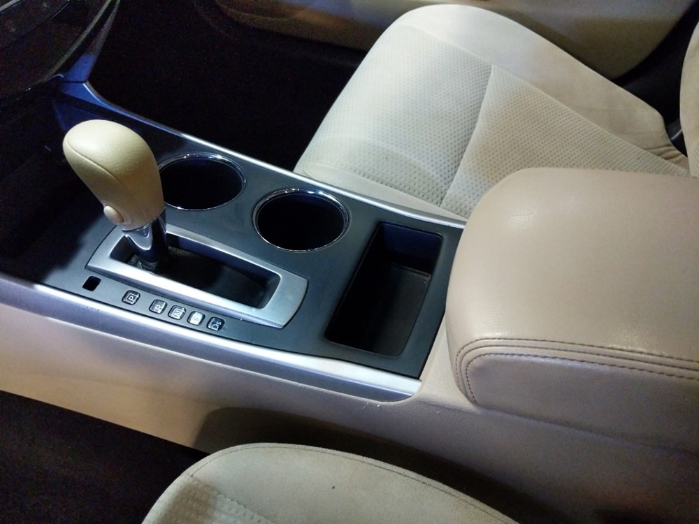 2015 Nissan Altima - Center Console/Cup Holders