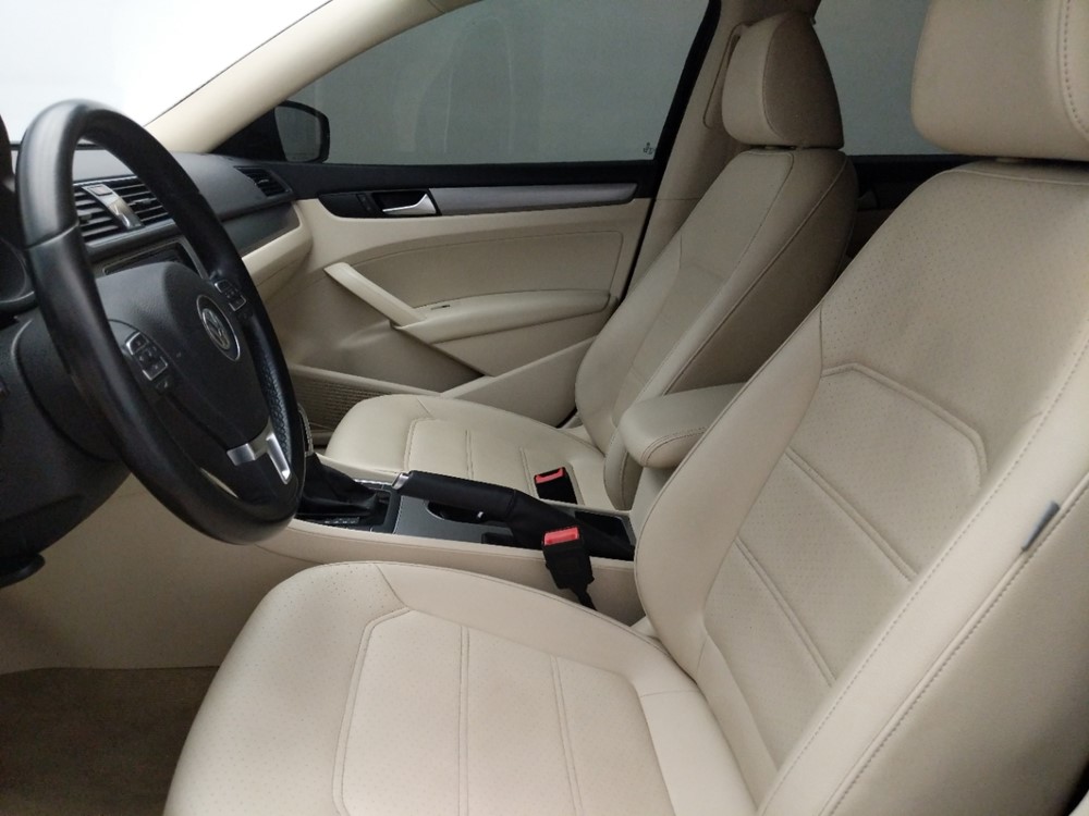 2014 Volkswagen Passat - Driver Front Seat