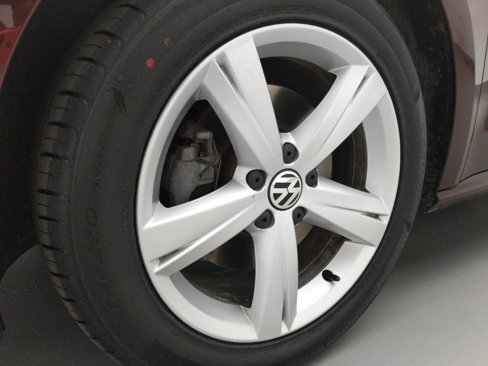 2014 Volkswagen Passat - Wheel