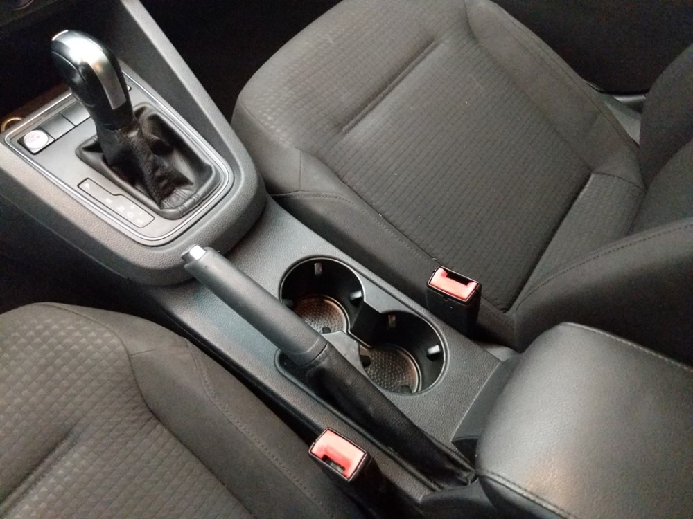 2015 Volkswagen Jetta - Center Console/Cup Holders
