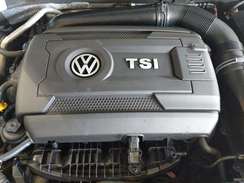 2015 Volkswagen Passat - Engine