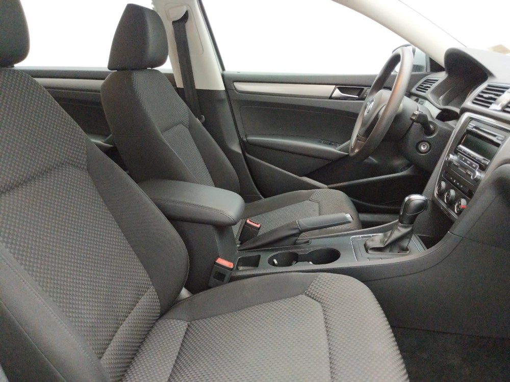 2015 Volkswagen Passat - Passenger Front Seat