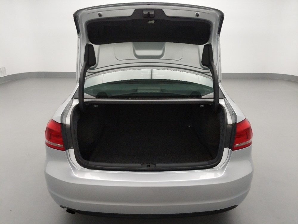 2015 Volkswagen Passat - Trunk