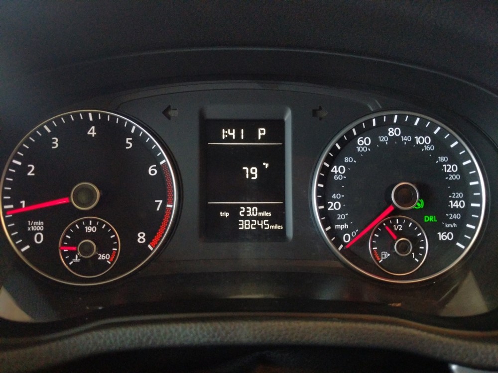2015 Volkswagen Passat - Odometer Close Up