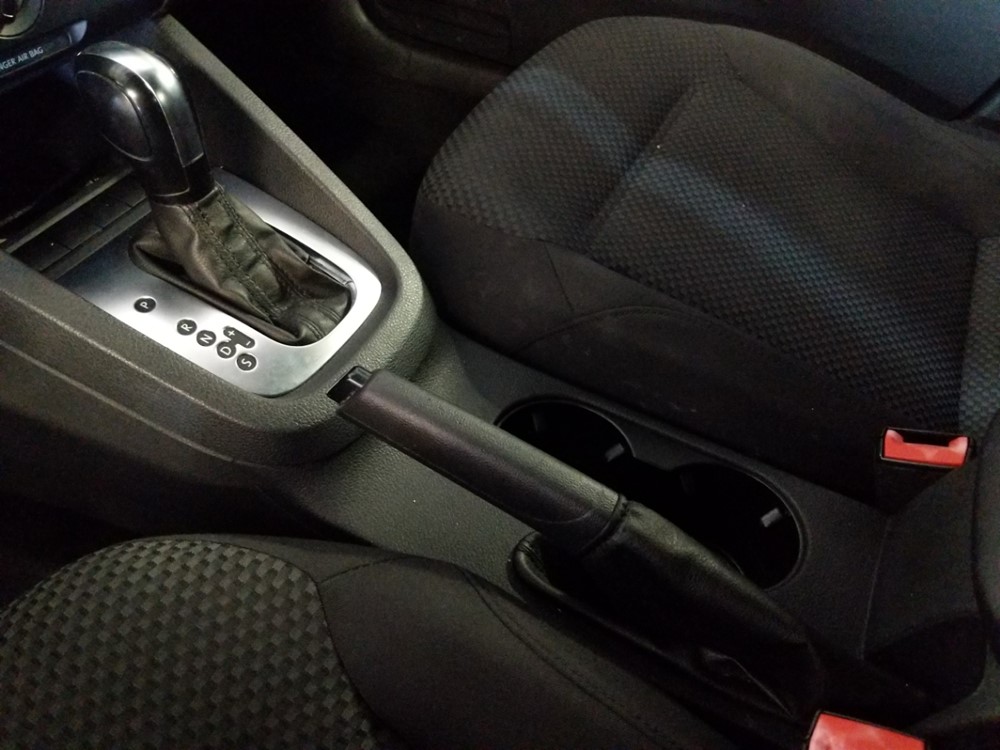 2013 Volkswagen Jetta - Center Console/Cup Holders
