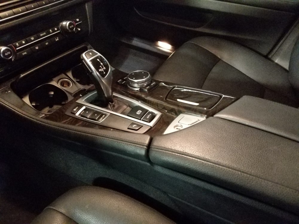 2016 BMW 528i - Center Console/Cup Holders