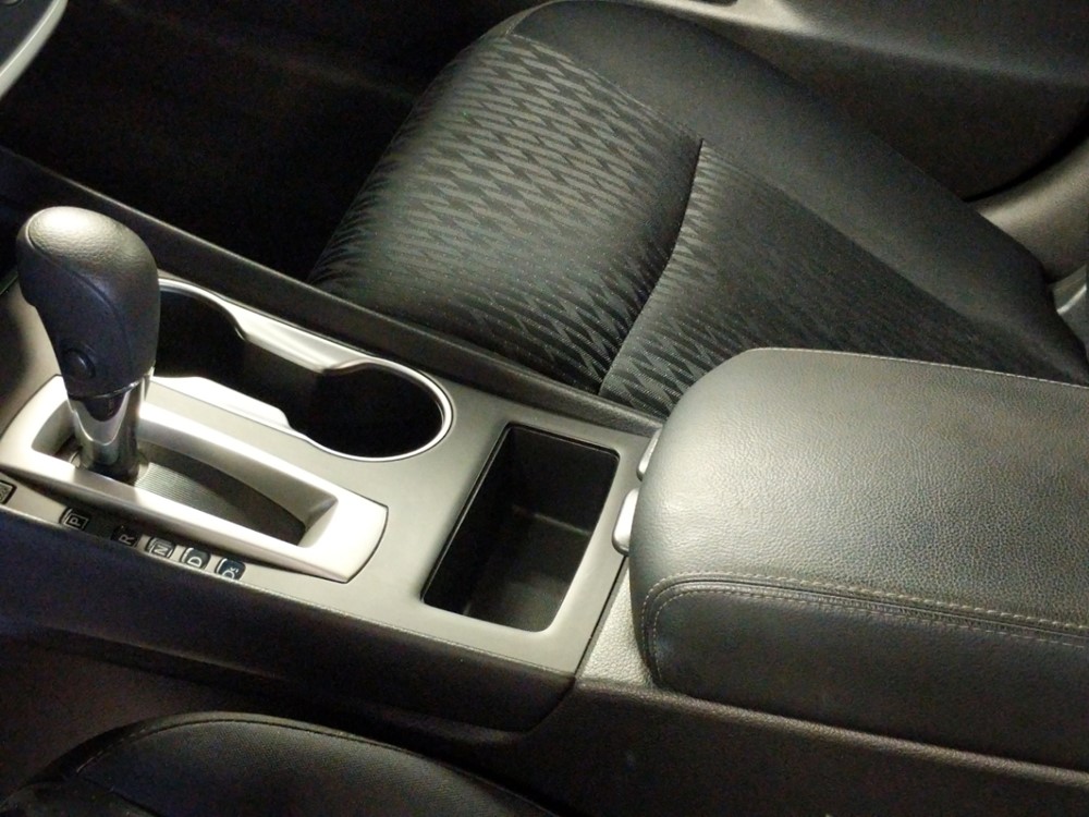 2017 Nissan Altima - Center Console/Cup Holders