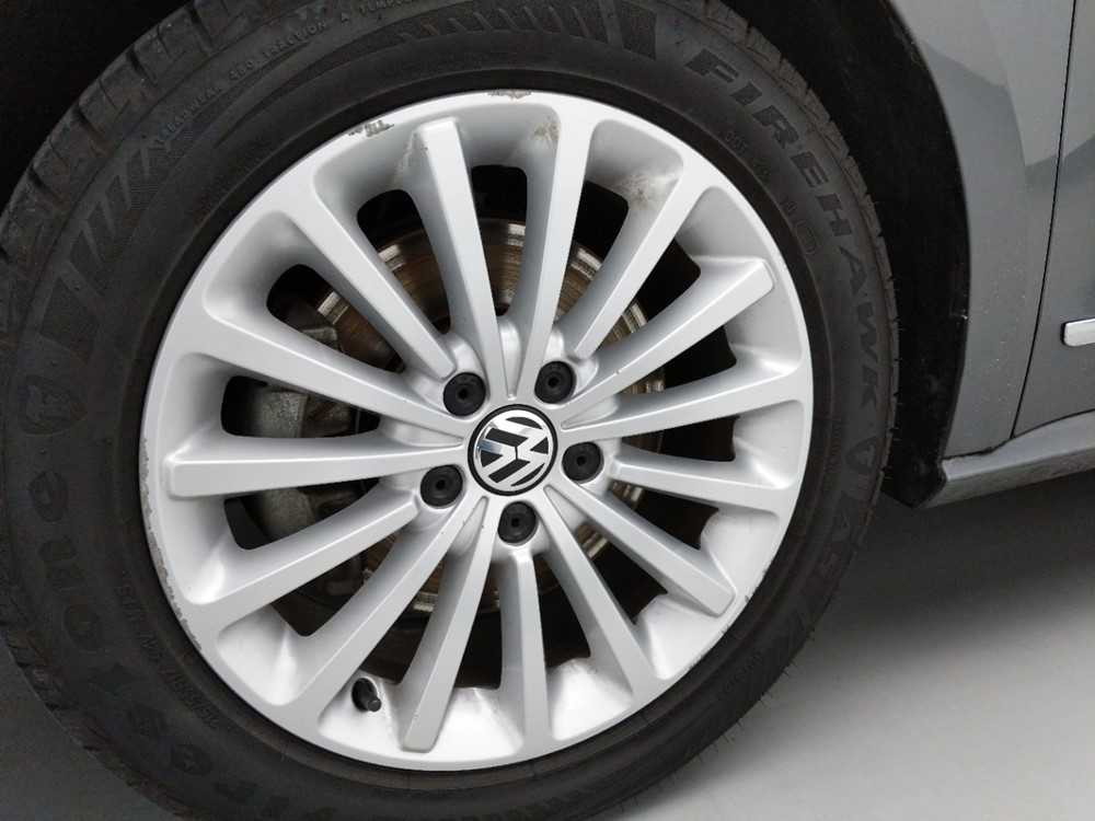 2016 Volkswagen Passat - Wheel