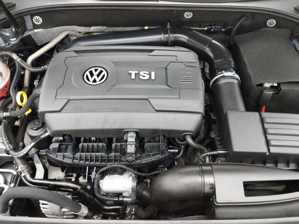 2016 Volkswagen Passat - Engine