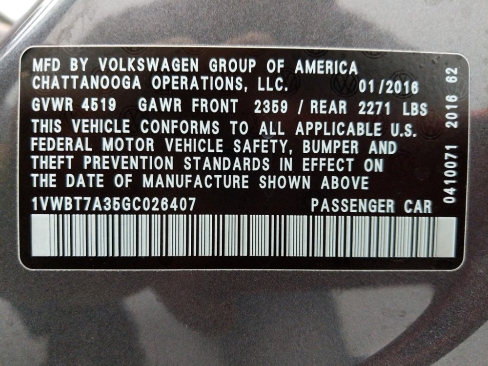 2016 Volkswagen Passat - VIN Plate
