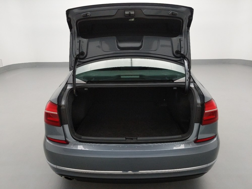 2016 Volkswagen Passat - Trunk