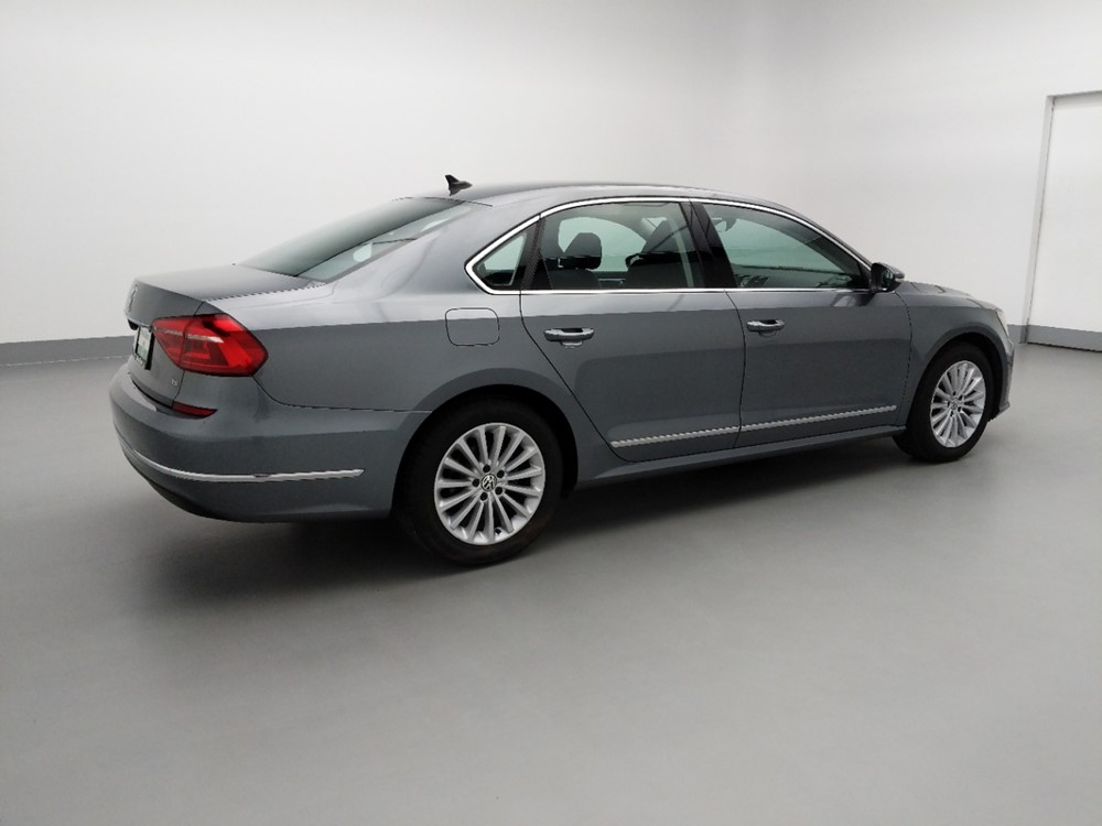 2016 Volkswagen Passat - Passenger Rear Side
