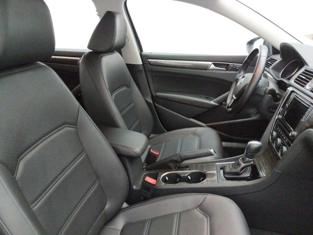 2016 Volkswagen Passat - Passenger Front Seat