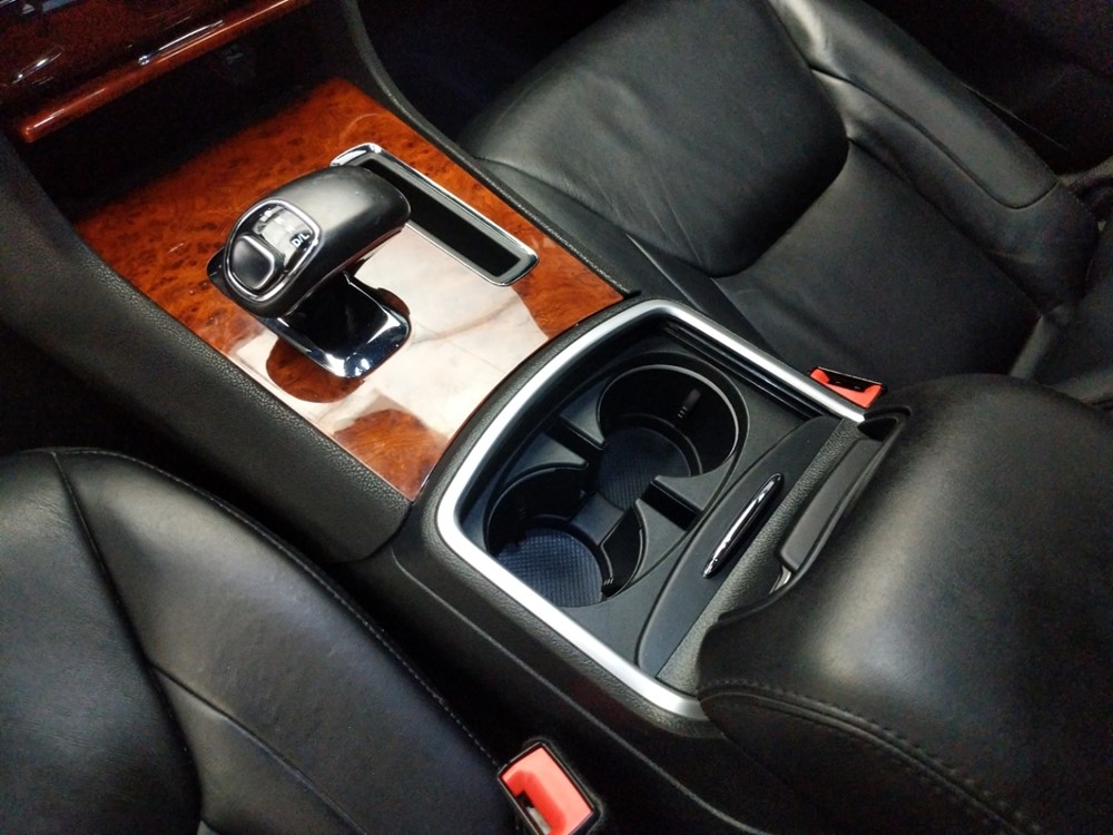 2012 Chrysler 300 - Center Console/Cup Holders