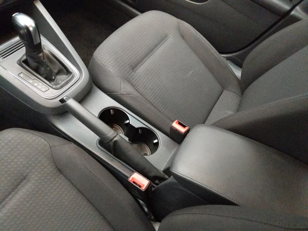 2016 Volkswagen Jetta - Center Console/Cup Holders