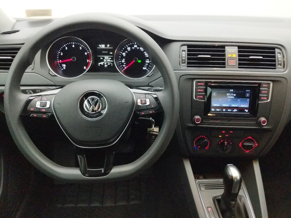 2016 Volkswagen Jetta - Driver Dash