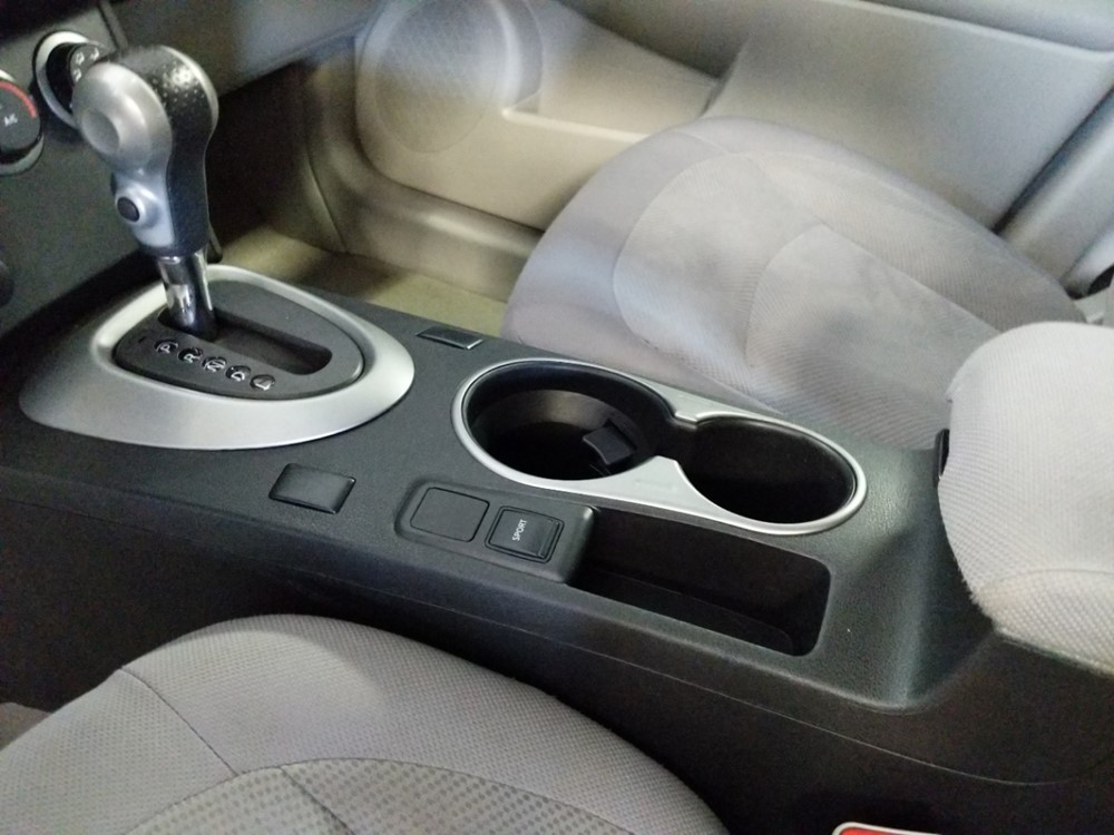2013 Nissan Rogue - Center Console/Cup Holders