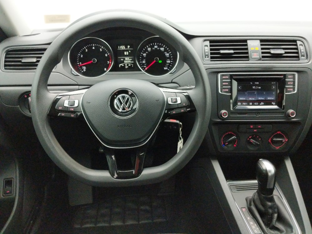2016 Volkswagen Jetta - Driver Dash