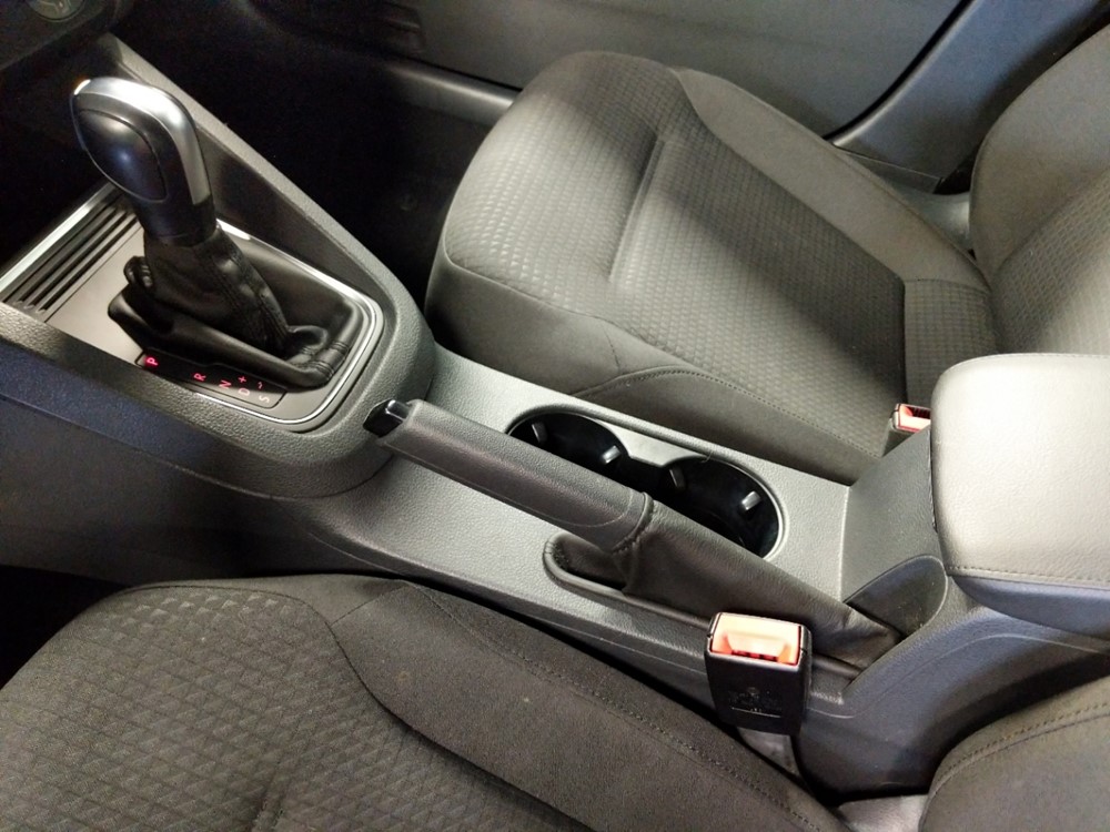 2016 Volkswagen Jetta - Center Console/Cup Holders