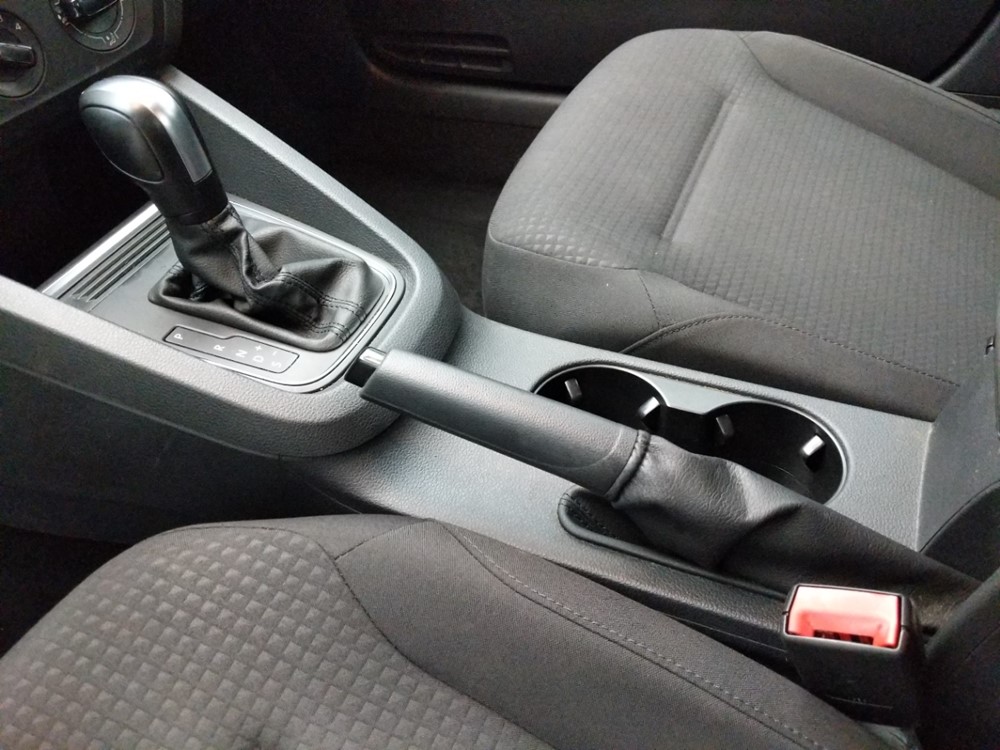 2016 Volkswagen Jetta - Center Console/Cup Holders