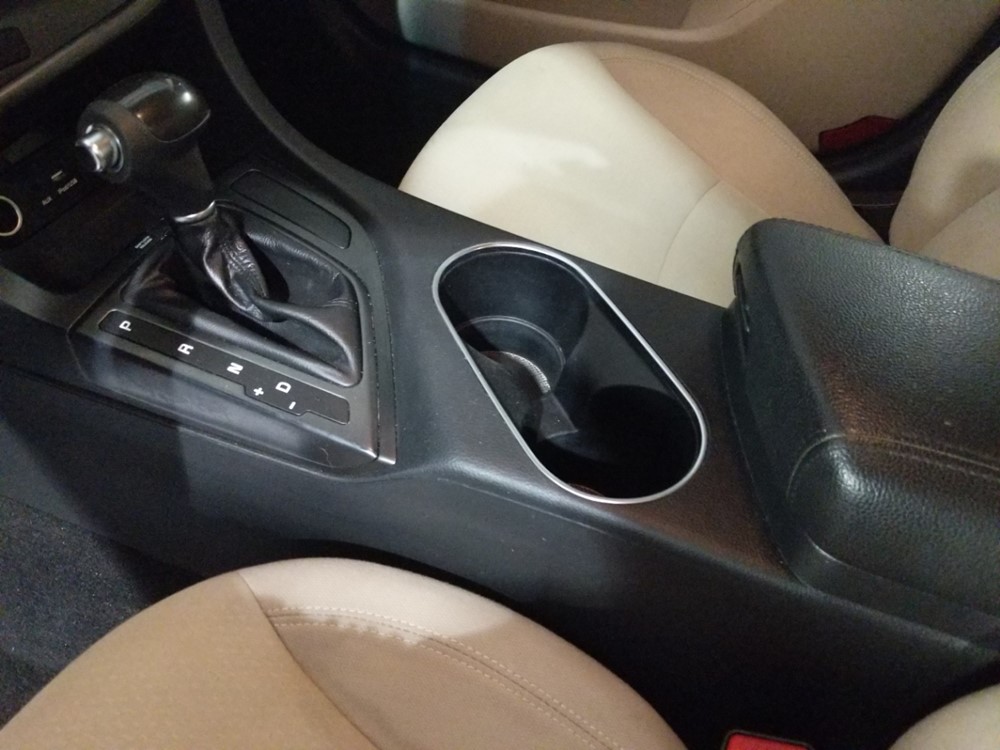 2015 Kia Optima - Center Console/Cup Holders