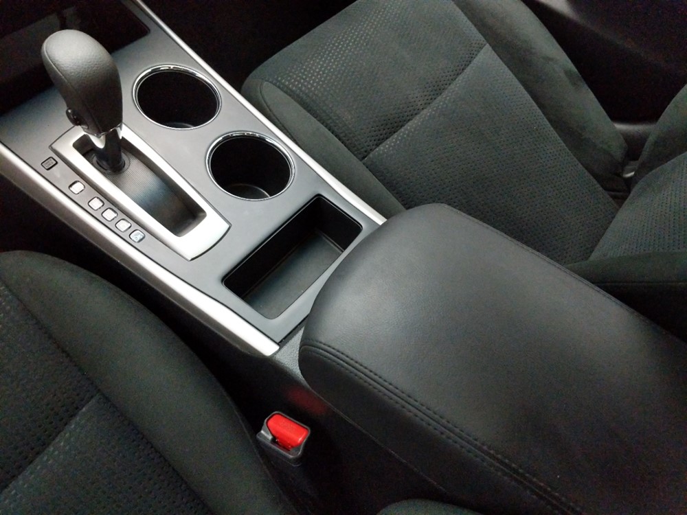 2015 Nissan Altima - Center Console/Cup Holders