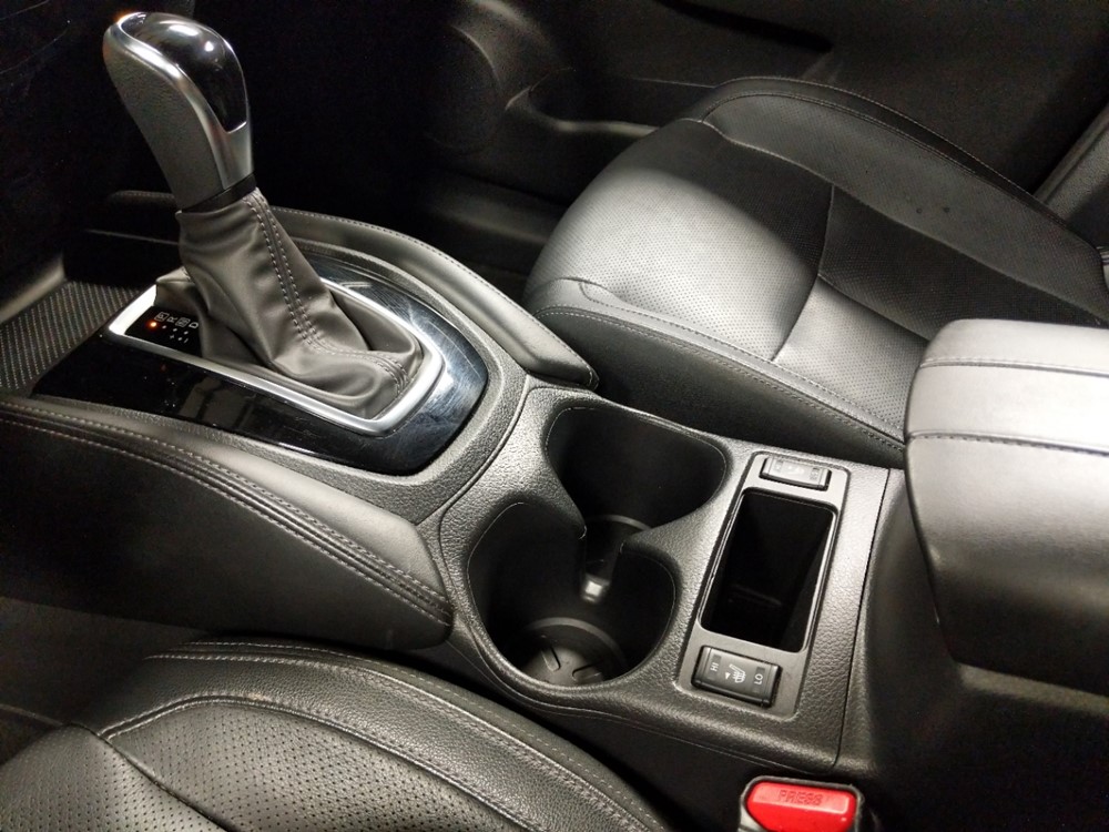 2018 Nissan Rogue - Center Console/Cup Holders