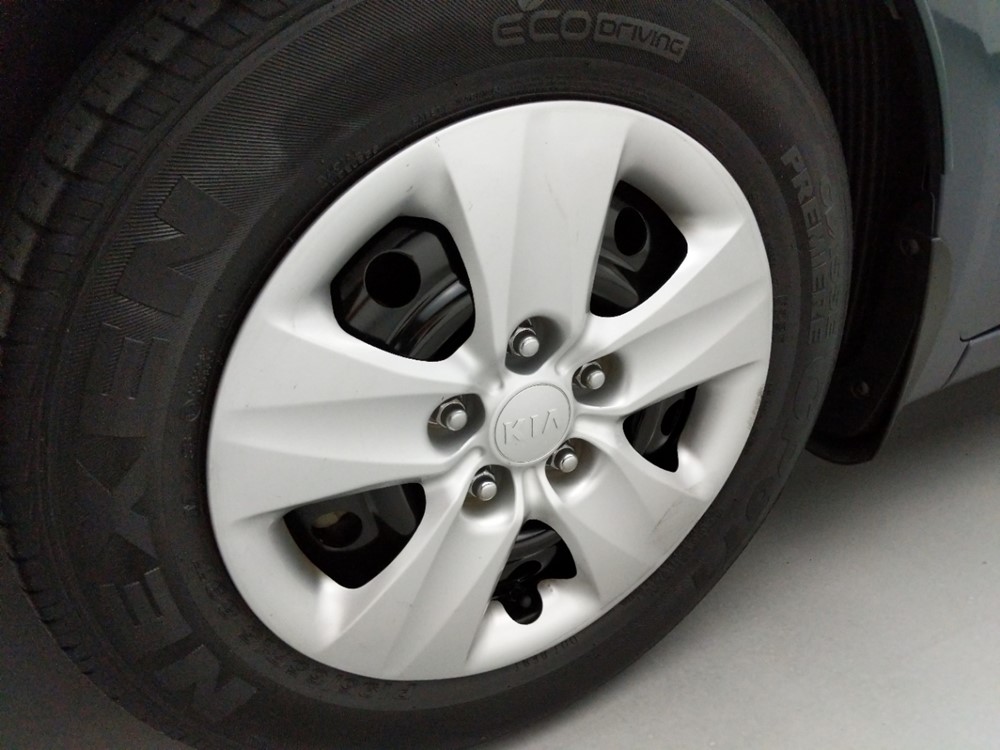 2016 Kia Forte - Wheel